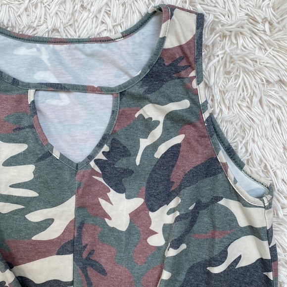 Boutique Twist Hem Camo Tank Top 💗 Olive Cream & Gray - Picture 6 of 10